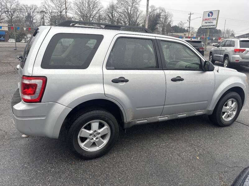 Ford Escape FWD 4dr XLS 2010