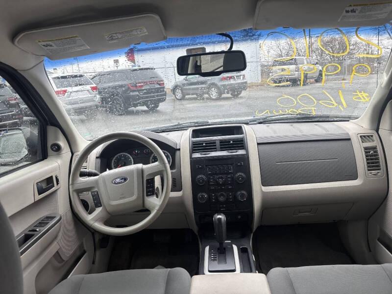 Ford Escape FWD 4dr XLS 2010