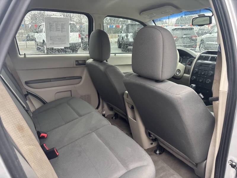 Ford Escape FWD 4dr XLS 2010