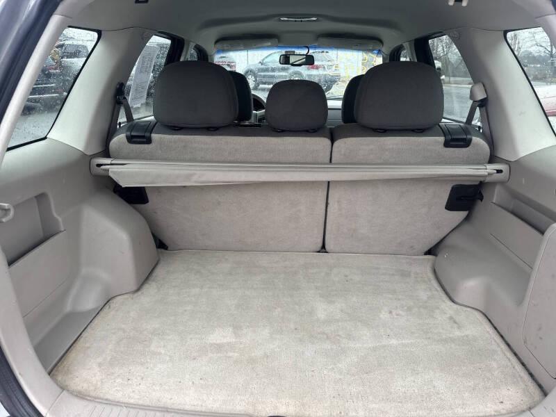 Ford Escape FWD 4dr XLS 2010