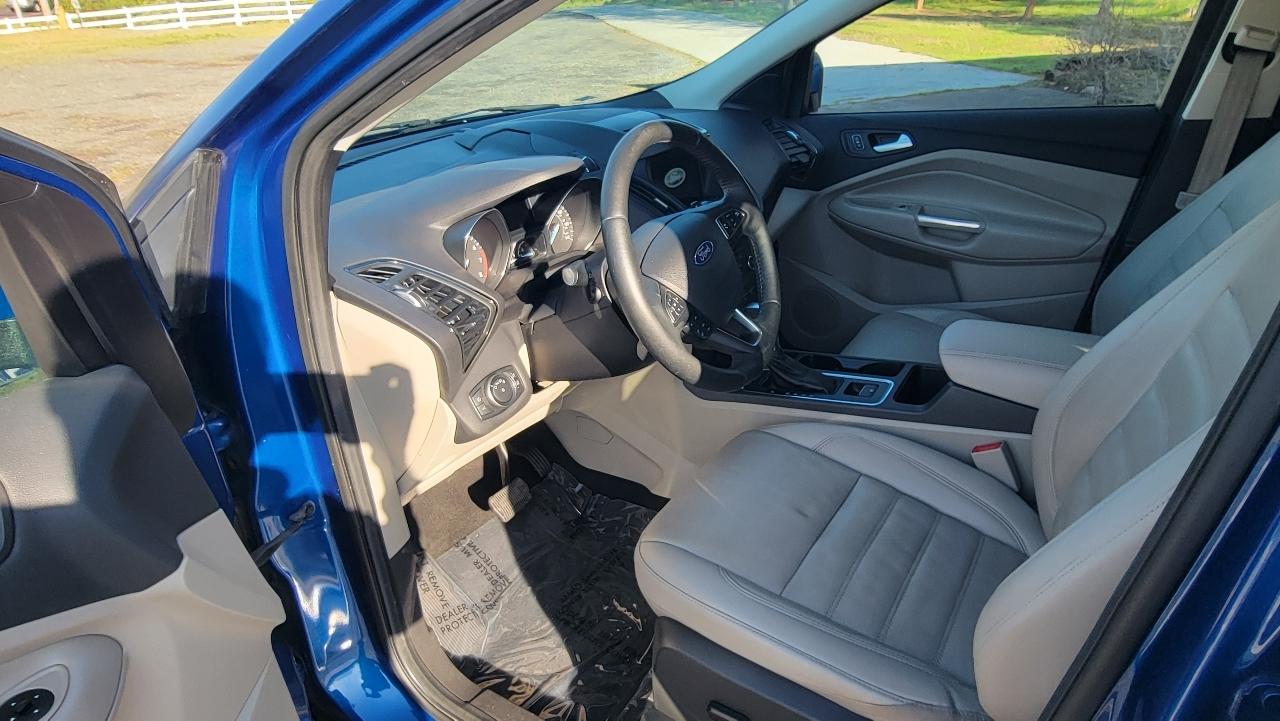 Ford Escape Titanium 4WD 2017