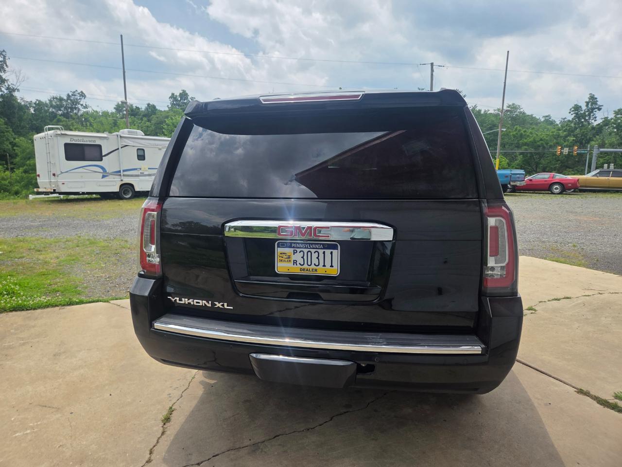 GMC Yukon XL Denali 4WD 2016