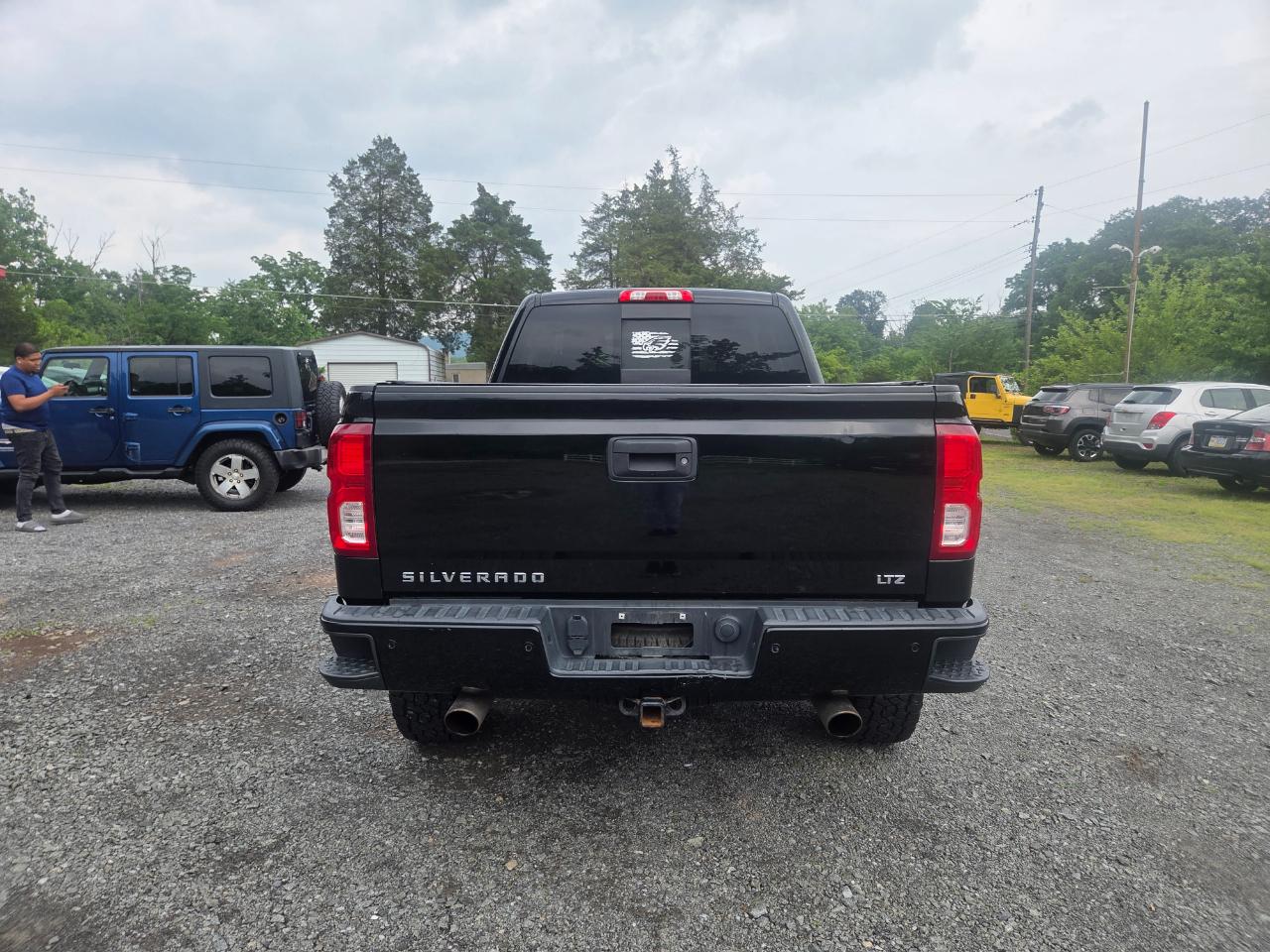 View vehicle photo 6