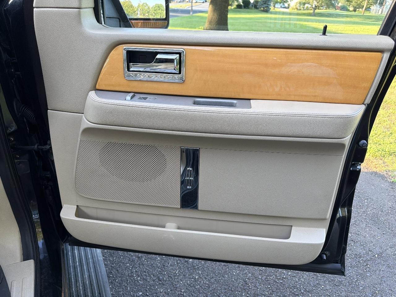 Lincoln Navigator 4WD 2010