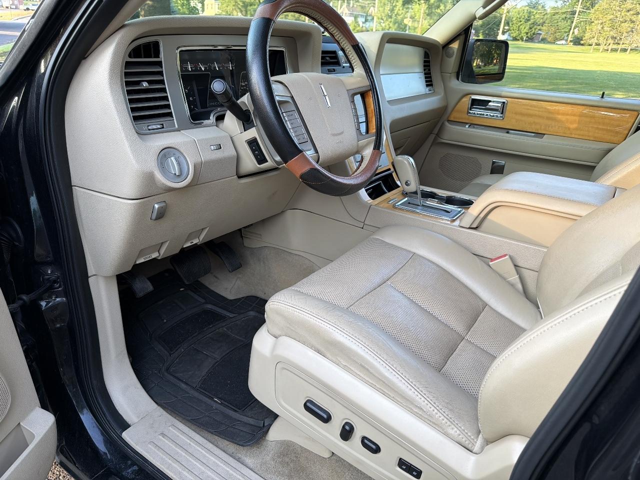 Lincoln Navigator 4WD 2010