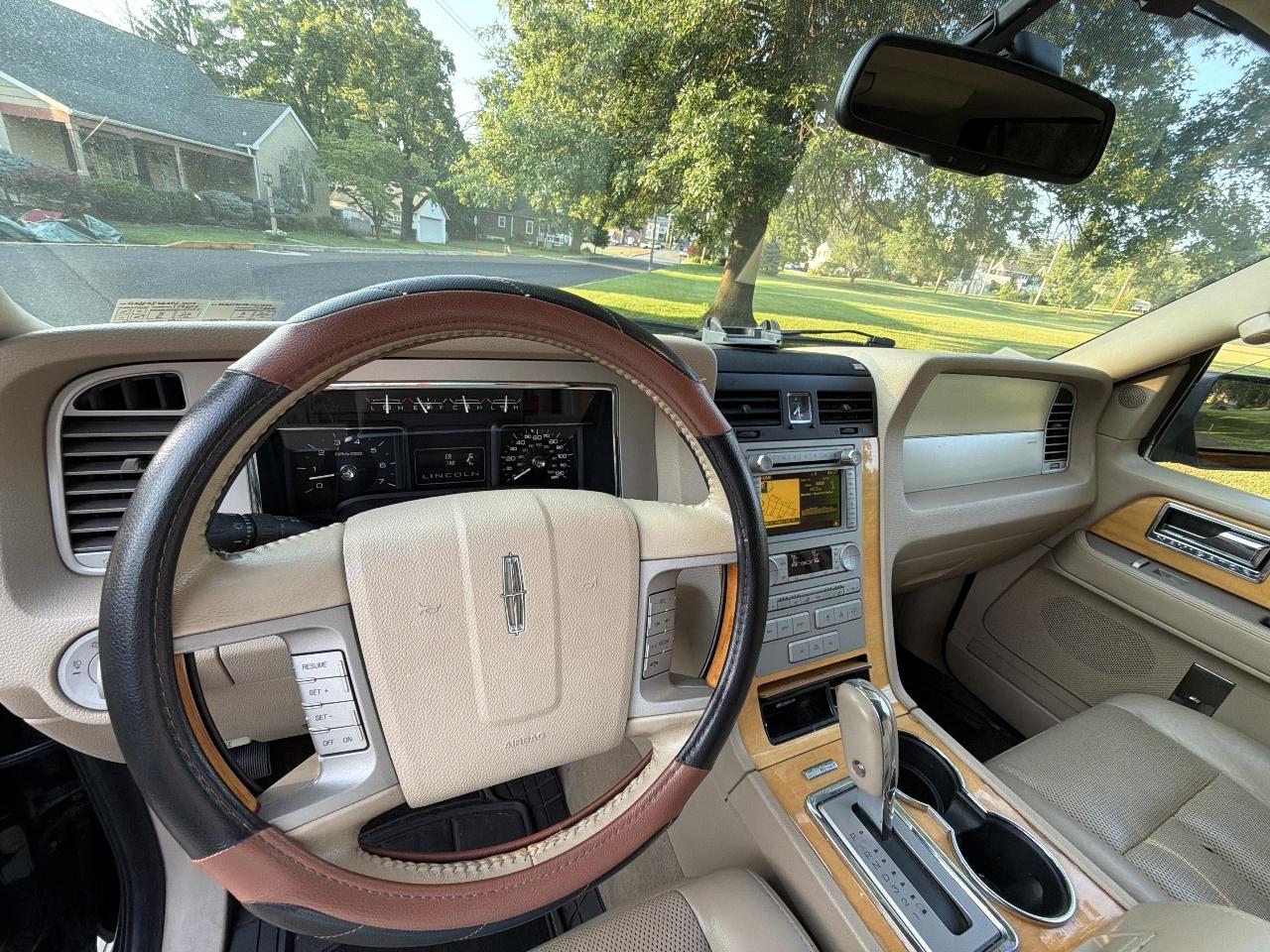 Lincoln Navigator 4WD 2010