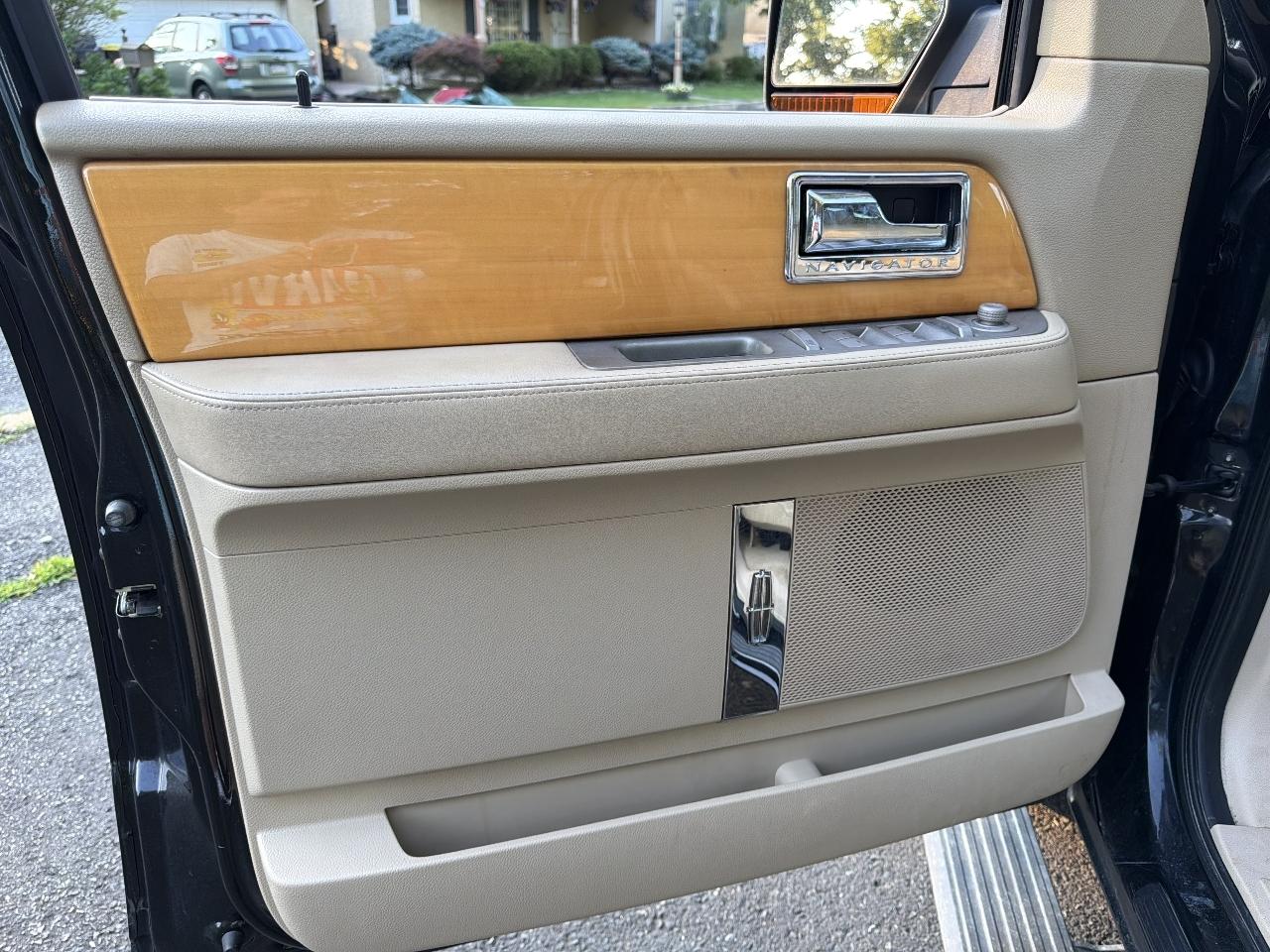 Lincoln Navigator 4WD 2010