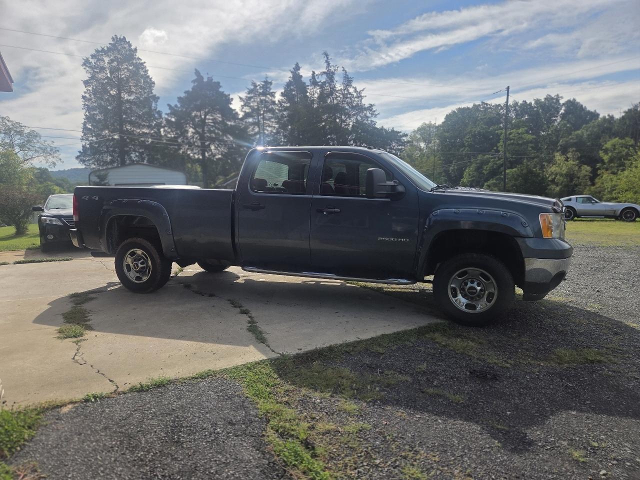 GMC Sierra 2500HD Work Truck Crew Cab 4WD 2011