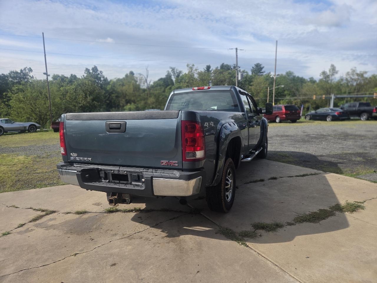 GMC Sierra 2500HD Work Truck Crew Cab 4WD 2011