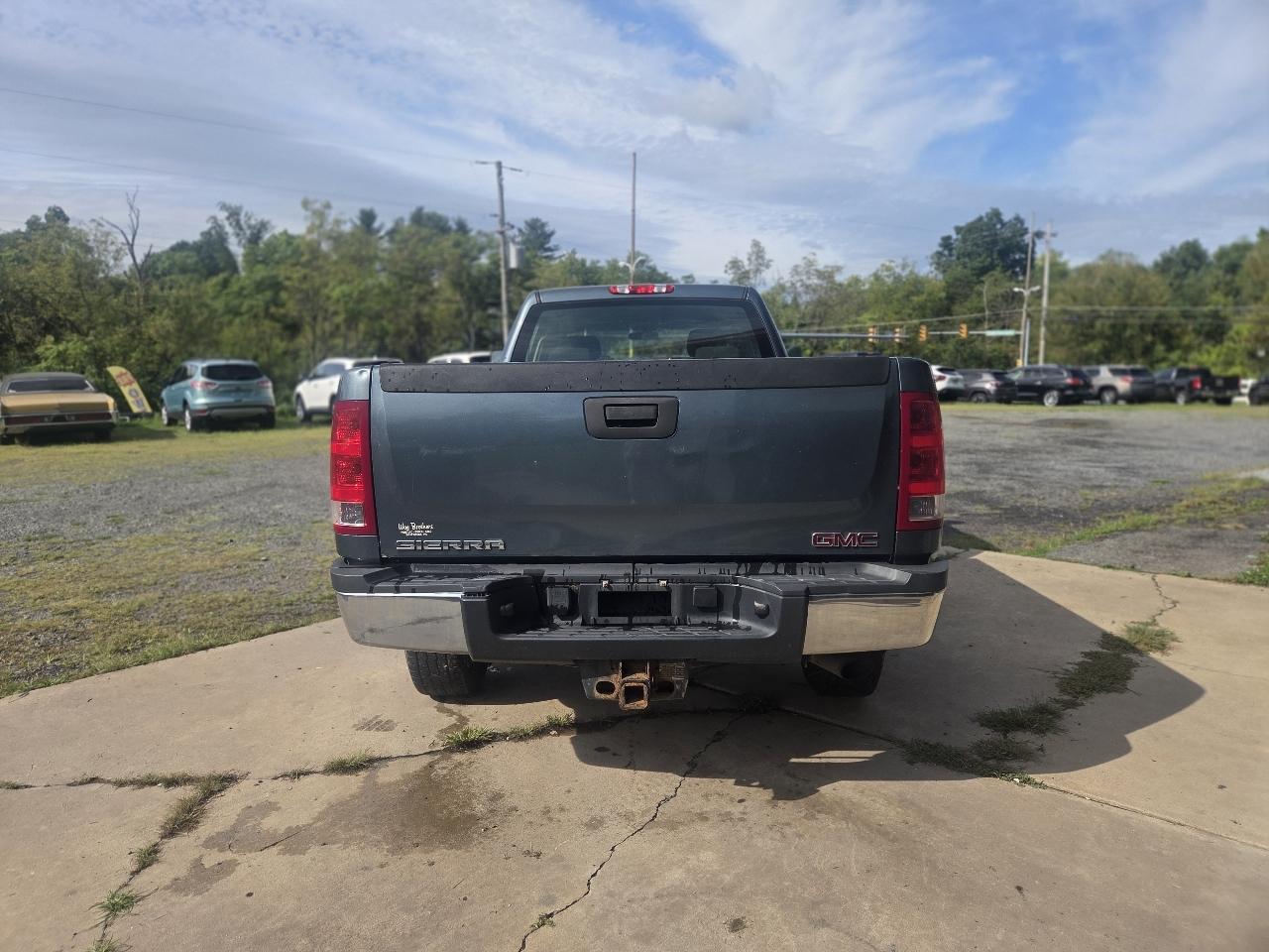 GMC Sierra 2500HD Work Truck Crew Cab 4WD 2011