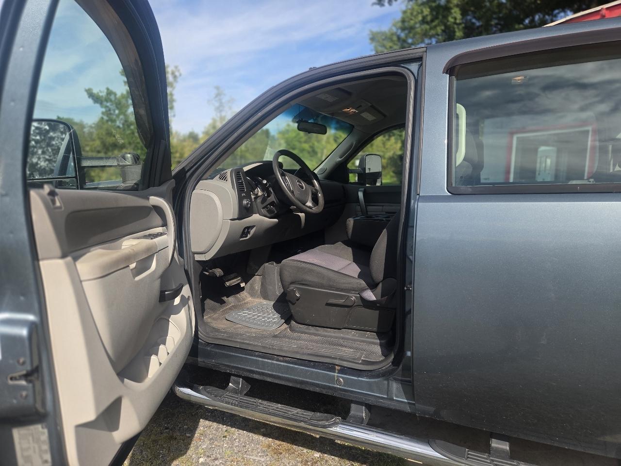 GMC Sierra 2500HD Work Truck Crew Cab 4WD 2011