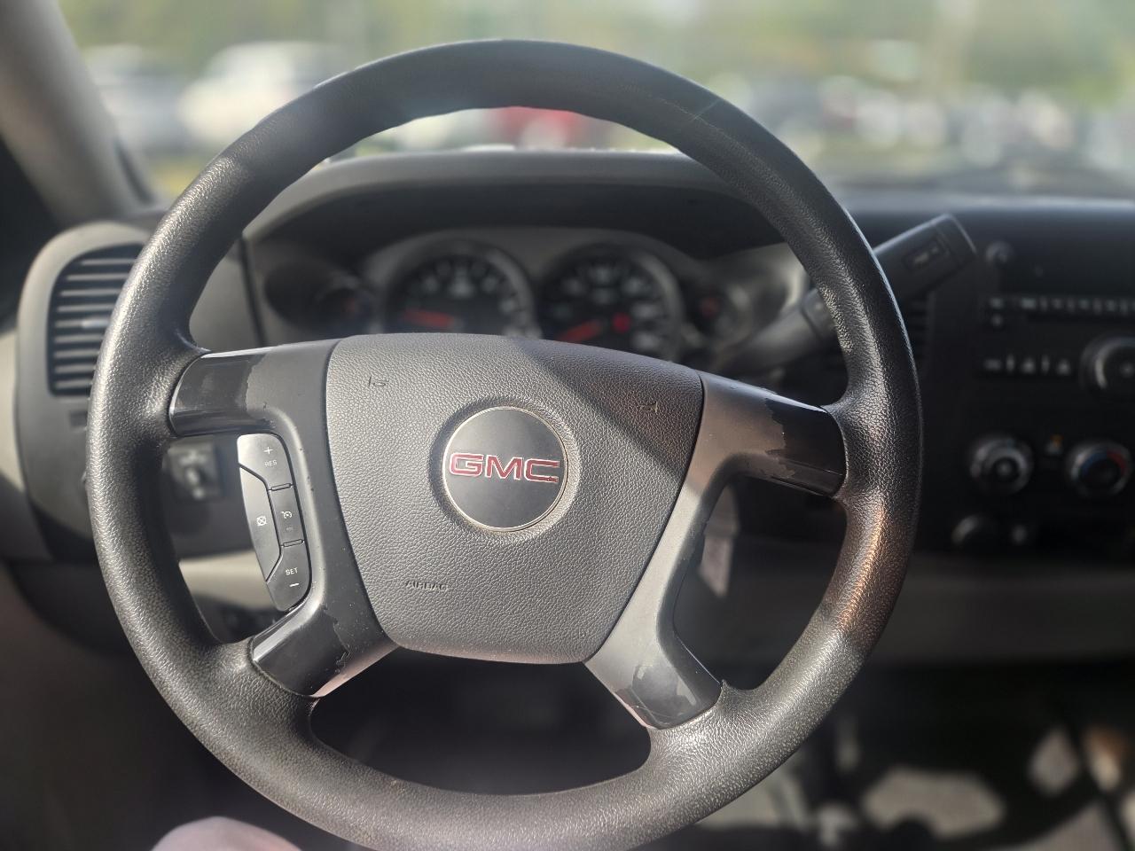 GMC Sierra 2500HD Work Truck Crew Cab 4WD 2011