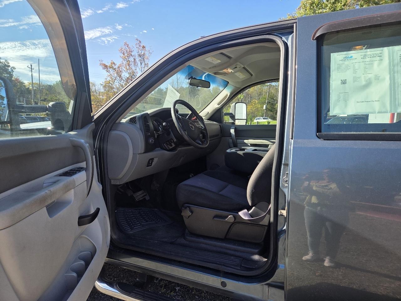 GMC Sierra 2500HD Work Truck Crew Cab 4WD 2011