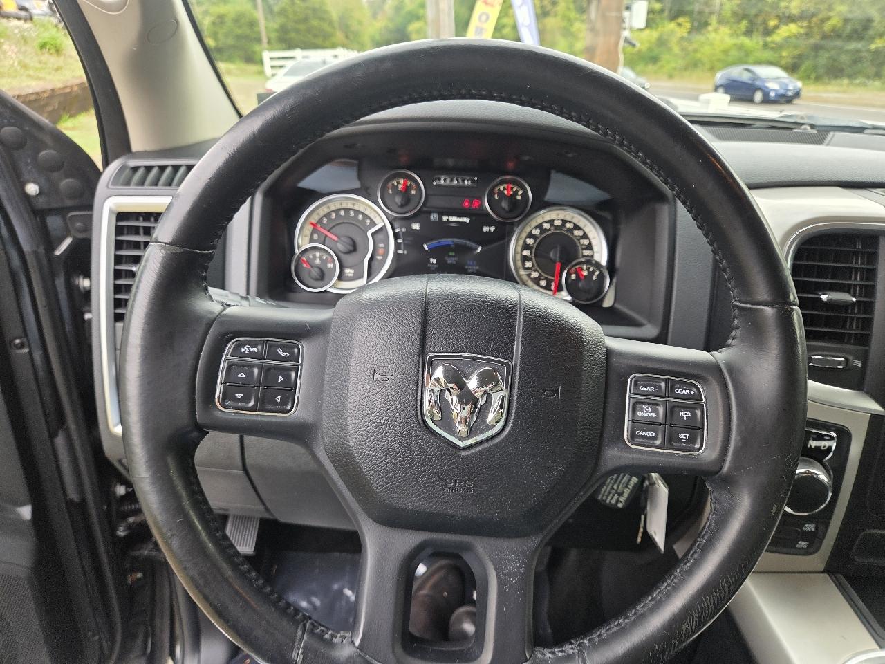 RAM 1500 Big Horn 4x4 Crew Cab 5'7" Box 2017