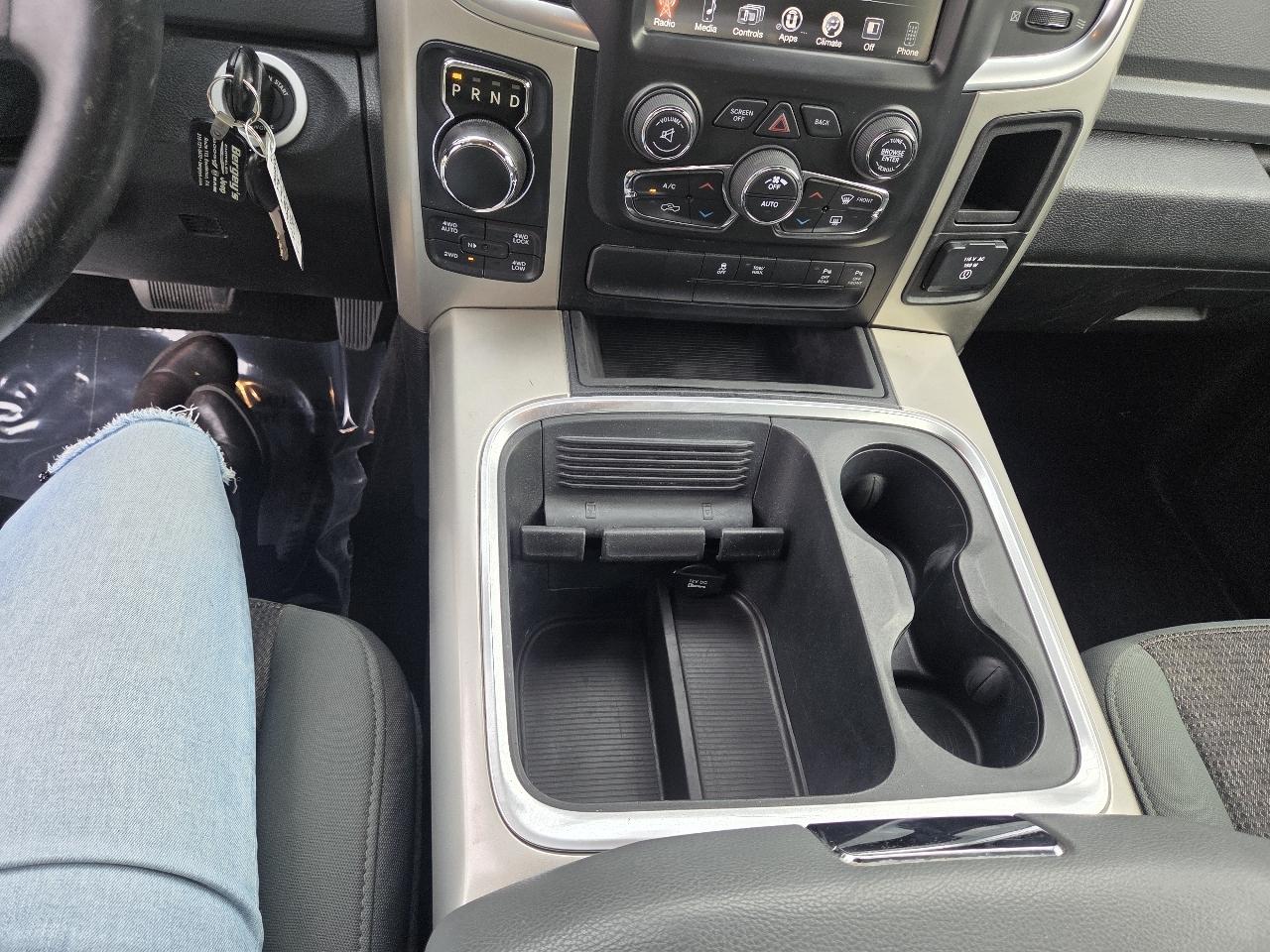 RAM 1500 Big Horn 4x4 Crew Cab 5'7" Box 2017