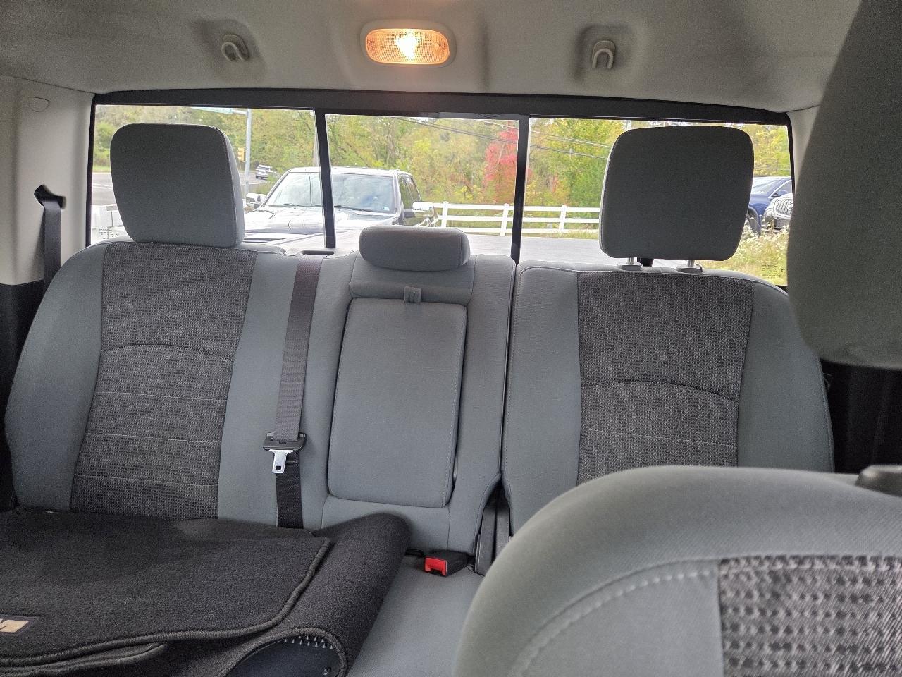 RAM 1500 Big Horn 4x4 Crew Cab 5'7" Box 2017