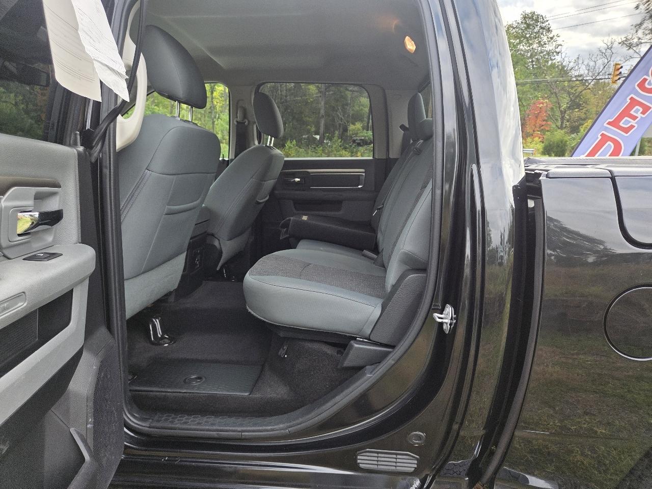 RAM 1500 Big Horn 4x4 Crew Cab 5'7" Box 2017