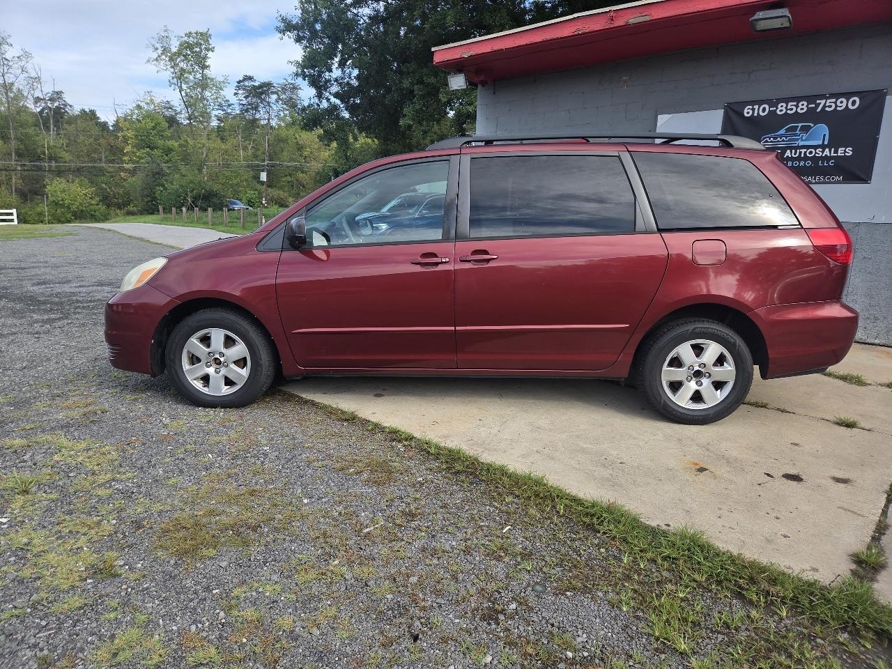 Toyota Sienna LE - 7 Passenger 2004