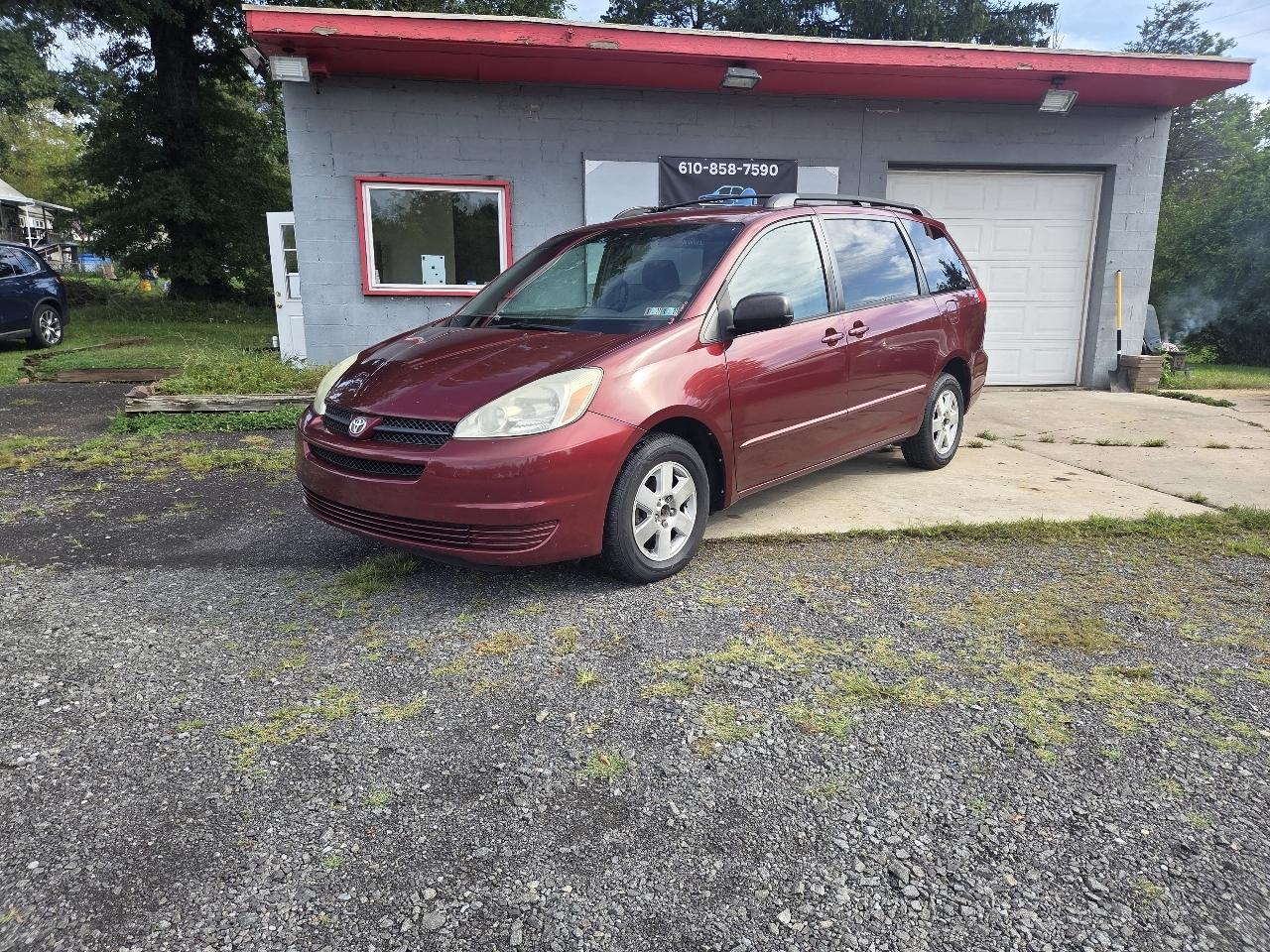 Toyota Sienna LE - 7 Passenger 2004