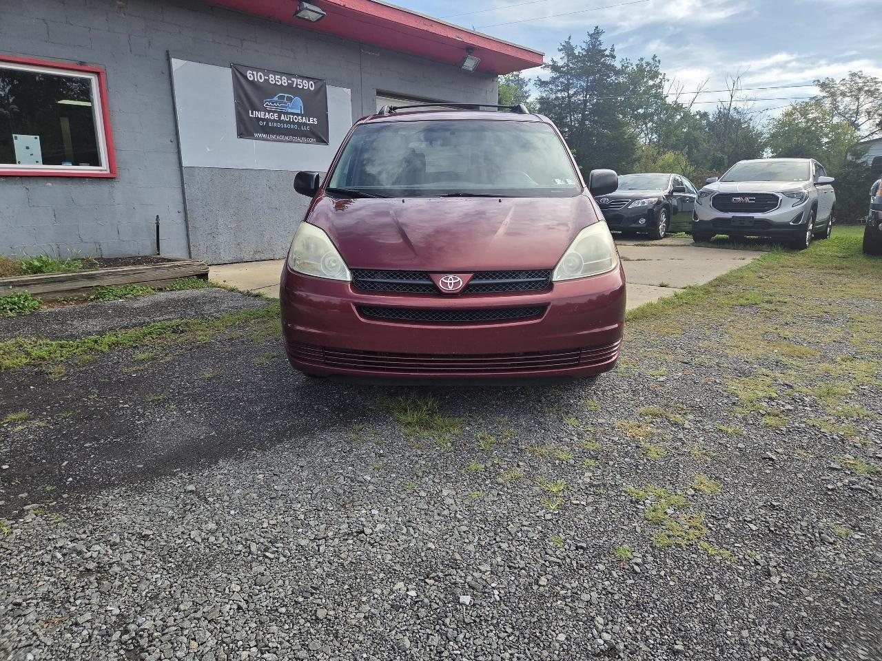 Toyota Sienna LE - 7 Passenger 2004