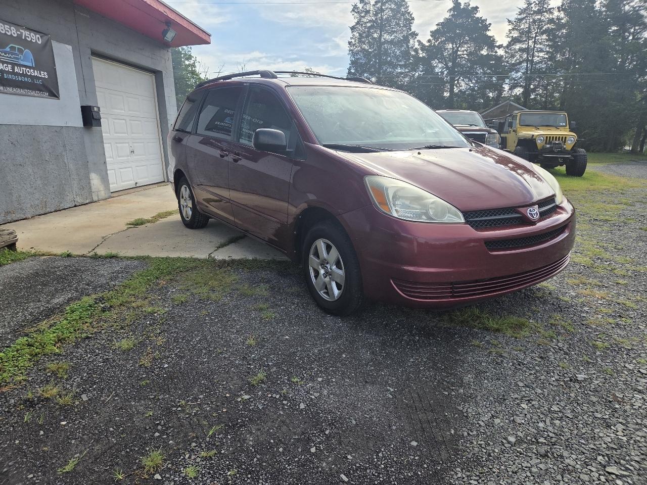 Toyota Sienna LE - 7 Passenger 2004