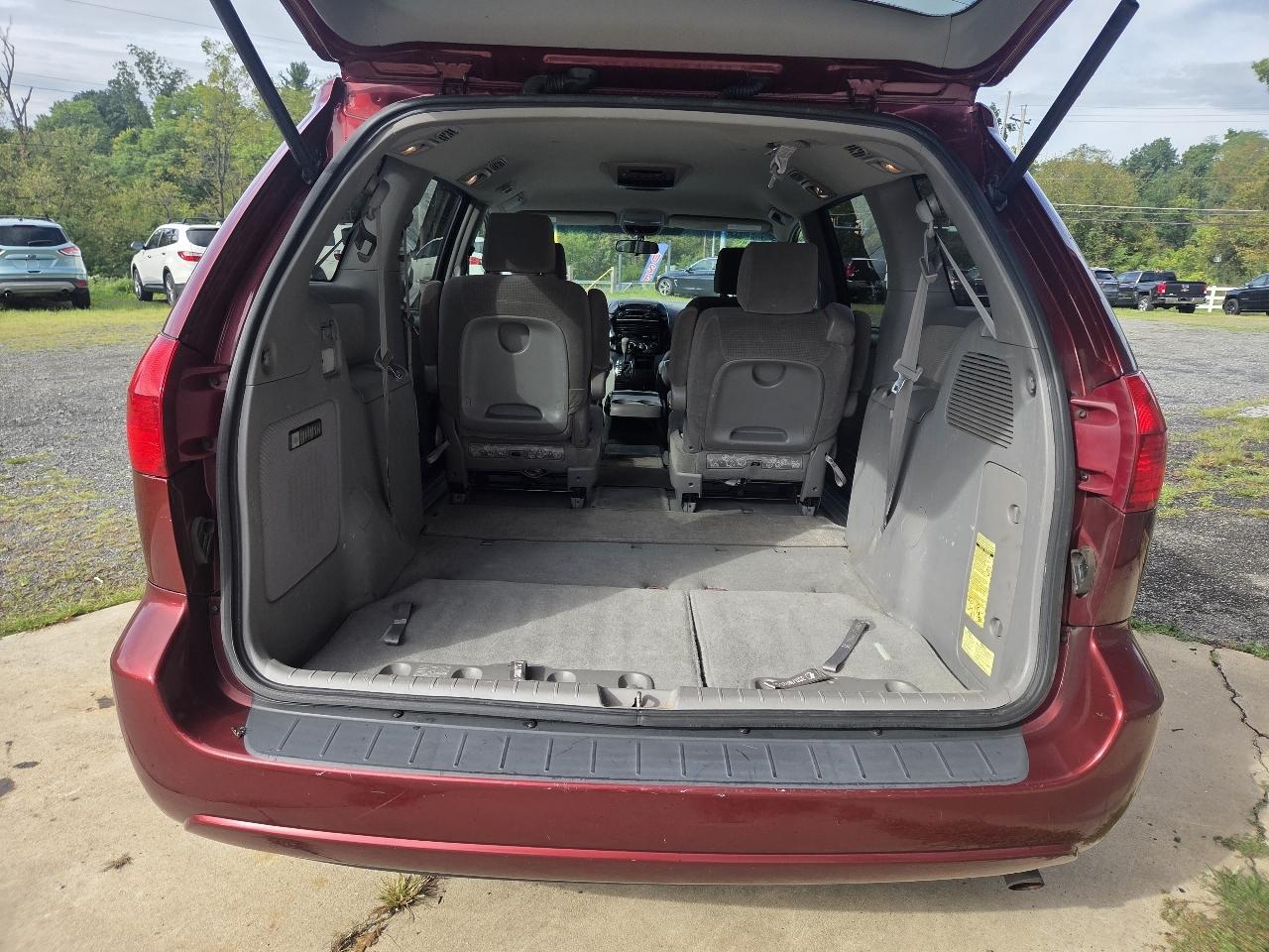 Toyota Sienna LE - 7 Passenger 2004