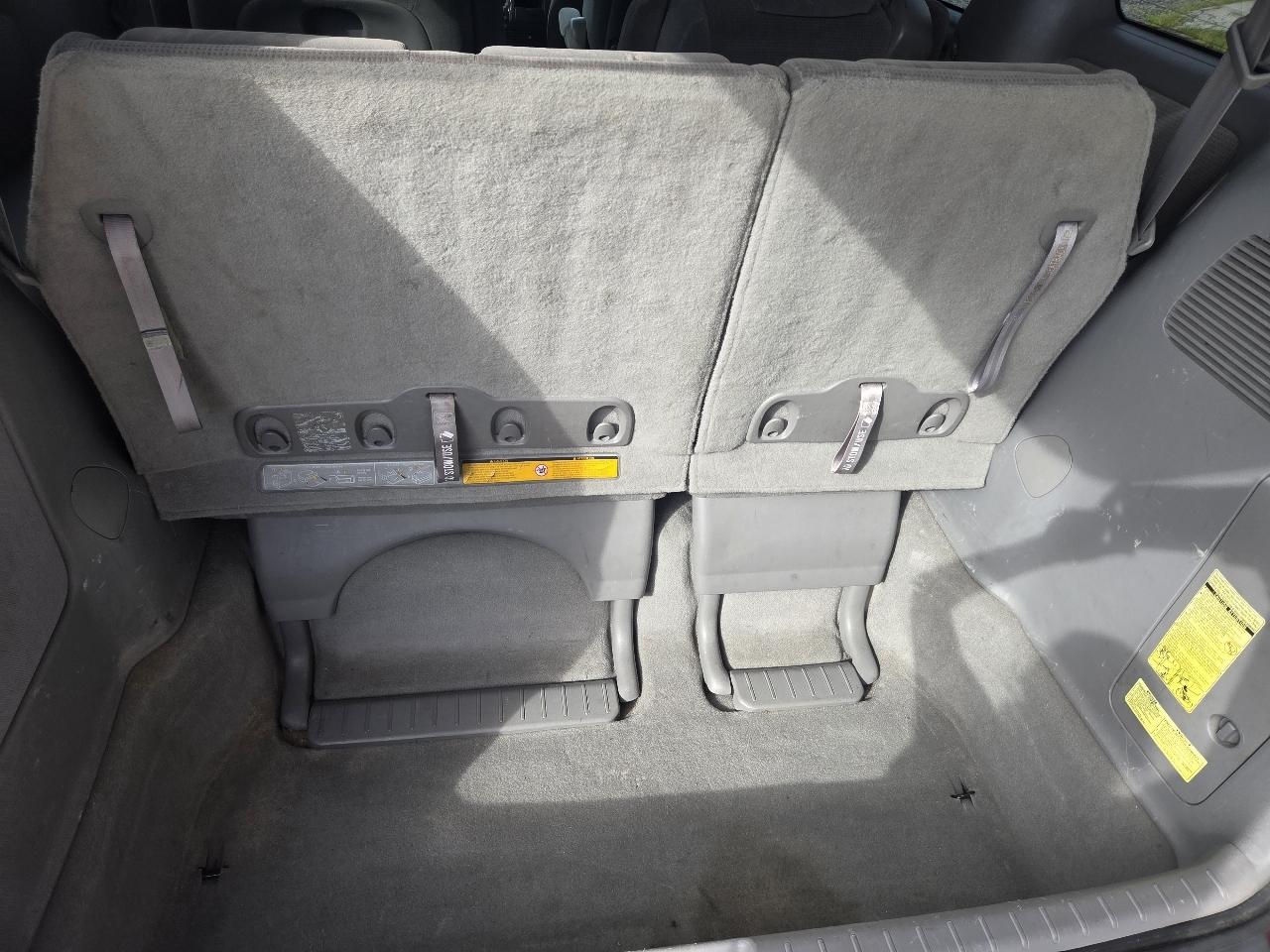 Toyota Sienna LE - 7 Passenger 2004