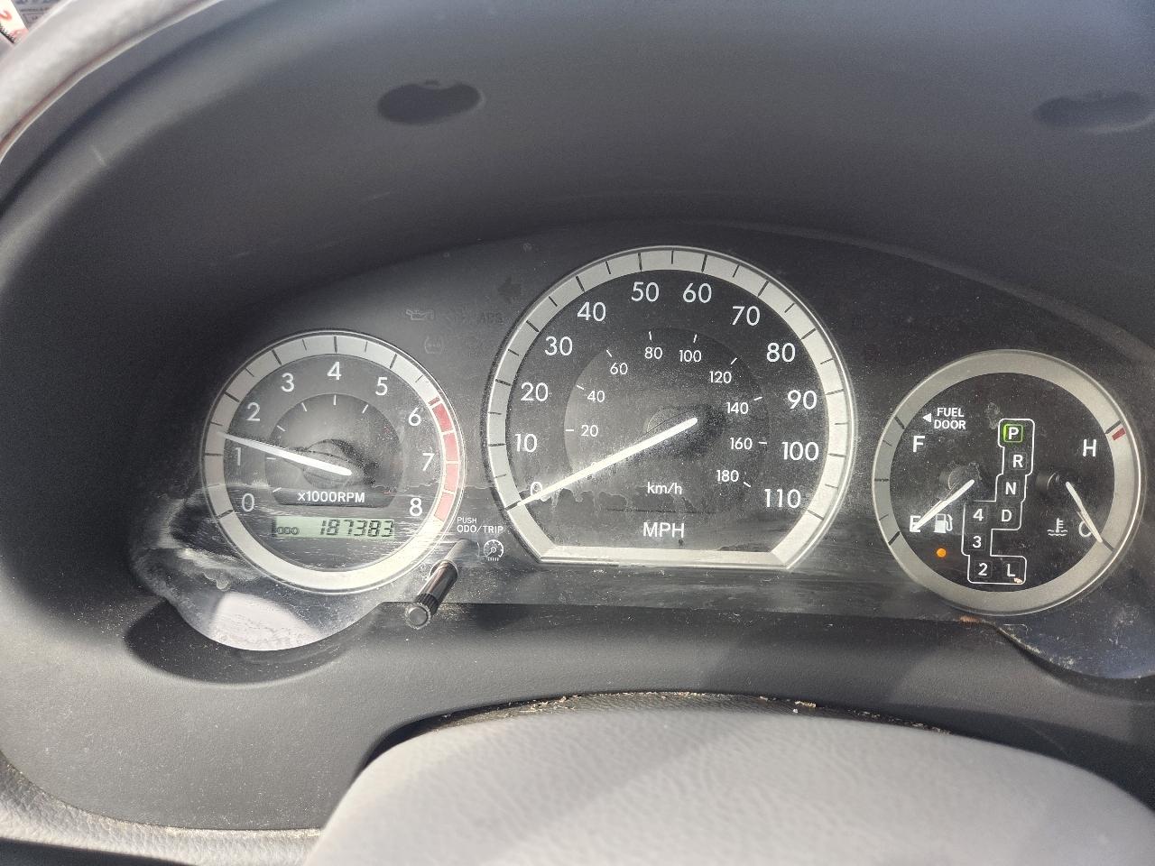 Toyota Sienna LE - 7 Passenger 2004