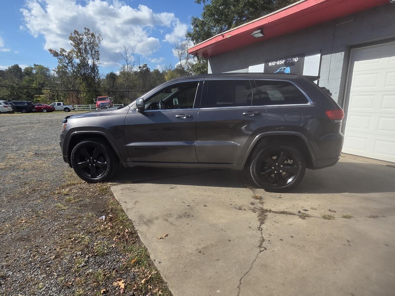 Jeep Grand Cherokee Laredo 4WD 2015