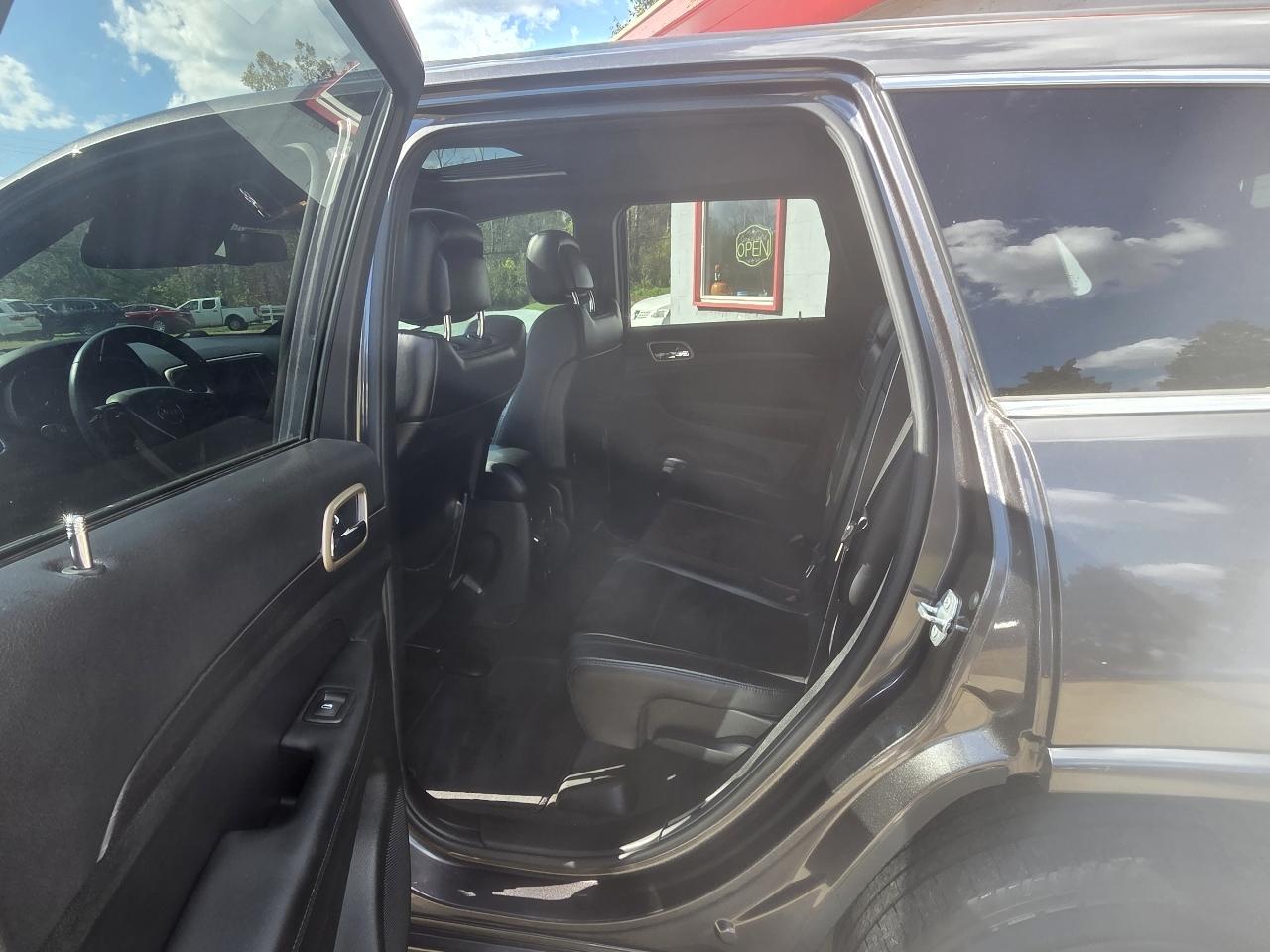 Jeep Grand Cherokee Laredo 4WD 2015
