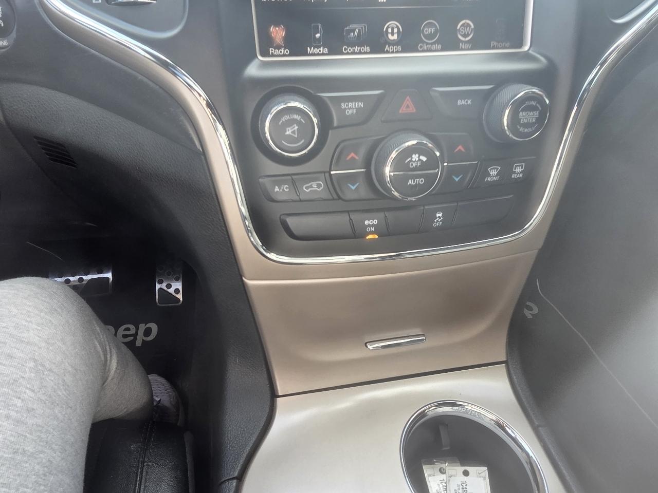 Jeep Grand Cherokee Laredo 4WD 2015