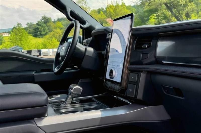 Ford F-150 Lightning Lariat 2024