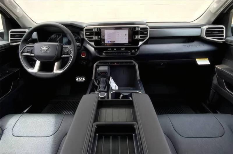 Toyota Tundra SR5 CrewMax 4WD 2024