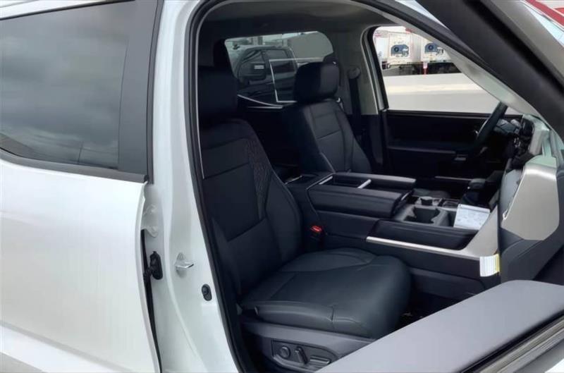 Toyota Tundra SR5 CrewMax 4WD 2024