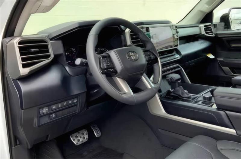 Toyota Tundra SR5 CrewMax 4WD 2024