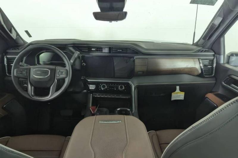 GMC Sierra 3500HD Denali Ultimate Crew Cab 4WD 2025