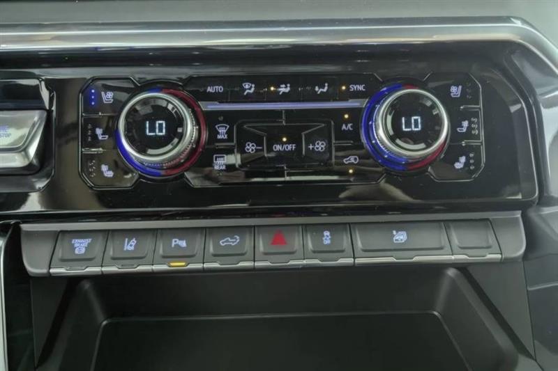 GMC Sierra 3500HD Denali Ultimate Crew Cab 4WD 2025