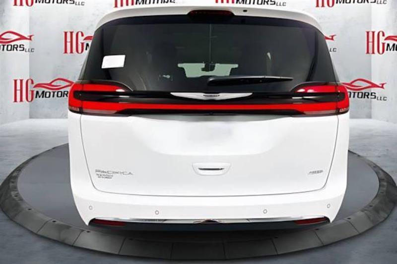 Chrysler Pacifica Touring L AWD 2024
