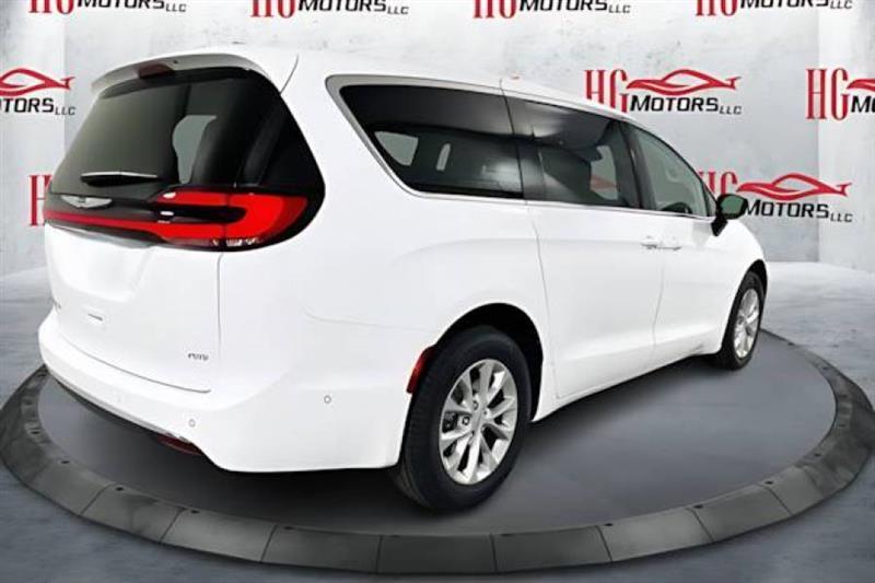 Chrysler Pacifica Touring L AWD 2024