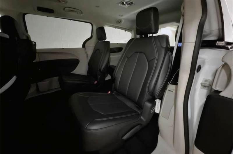 Chrysler Pacifica Touring L AWD 2024