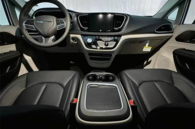 Chrysler Pacifica Touring L AWD 2024