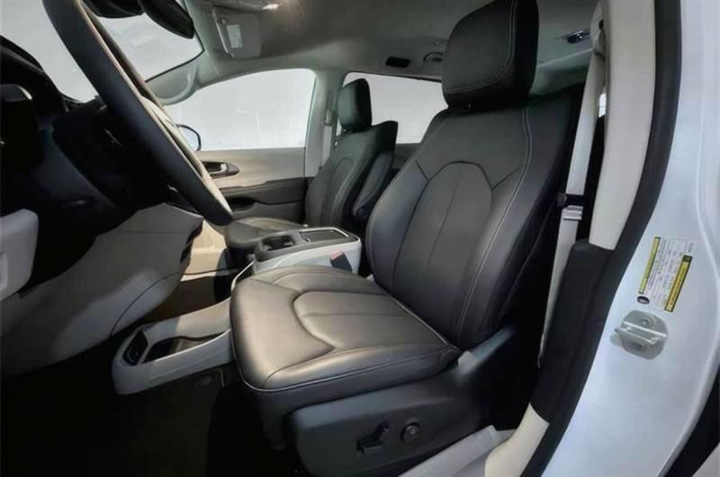 Chrysler Pacifica Touring L AWD 2024