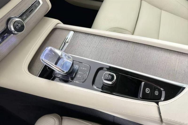 Volvo XC90 T8 Ultra w/6 Passenger Seating 2025