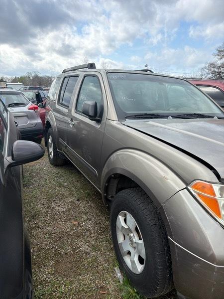 Nissan Pathfinder LE 2WD 2006