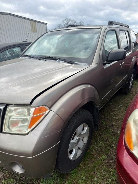 Nissan Pathfinder LE 2WD 2006