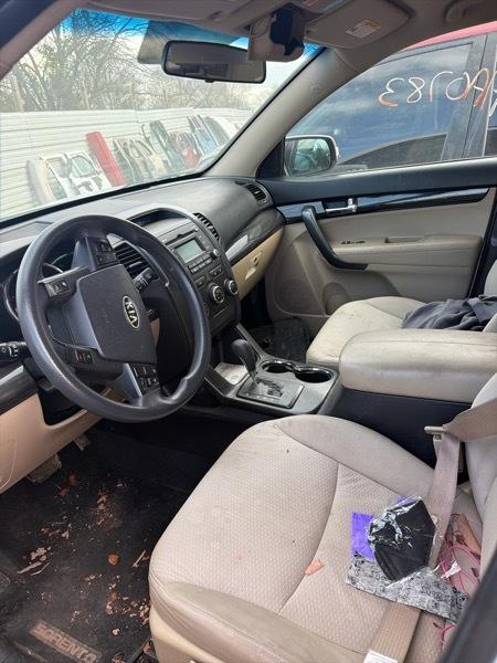 Kia Sorento LX 2WD 2011