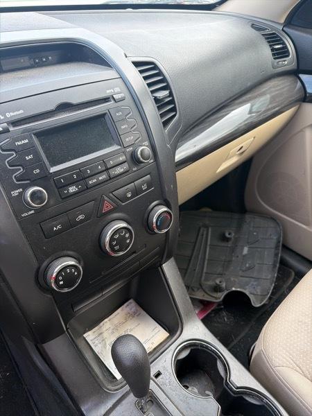 Kia Sorento LX 2WD 2011