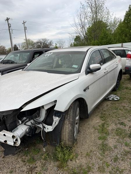 Ford Taurus SEL FWD 2011