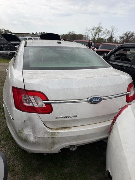 Ford Taurus SEL FWD 2011