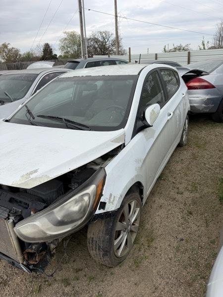 Hyundai Accent SE 5-Door 2012